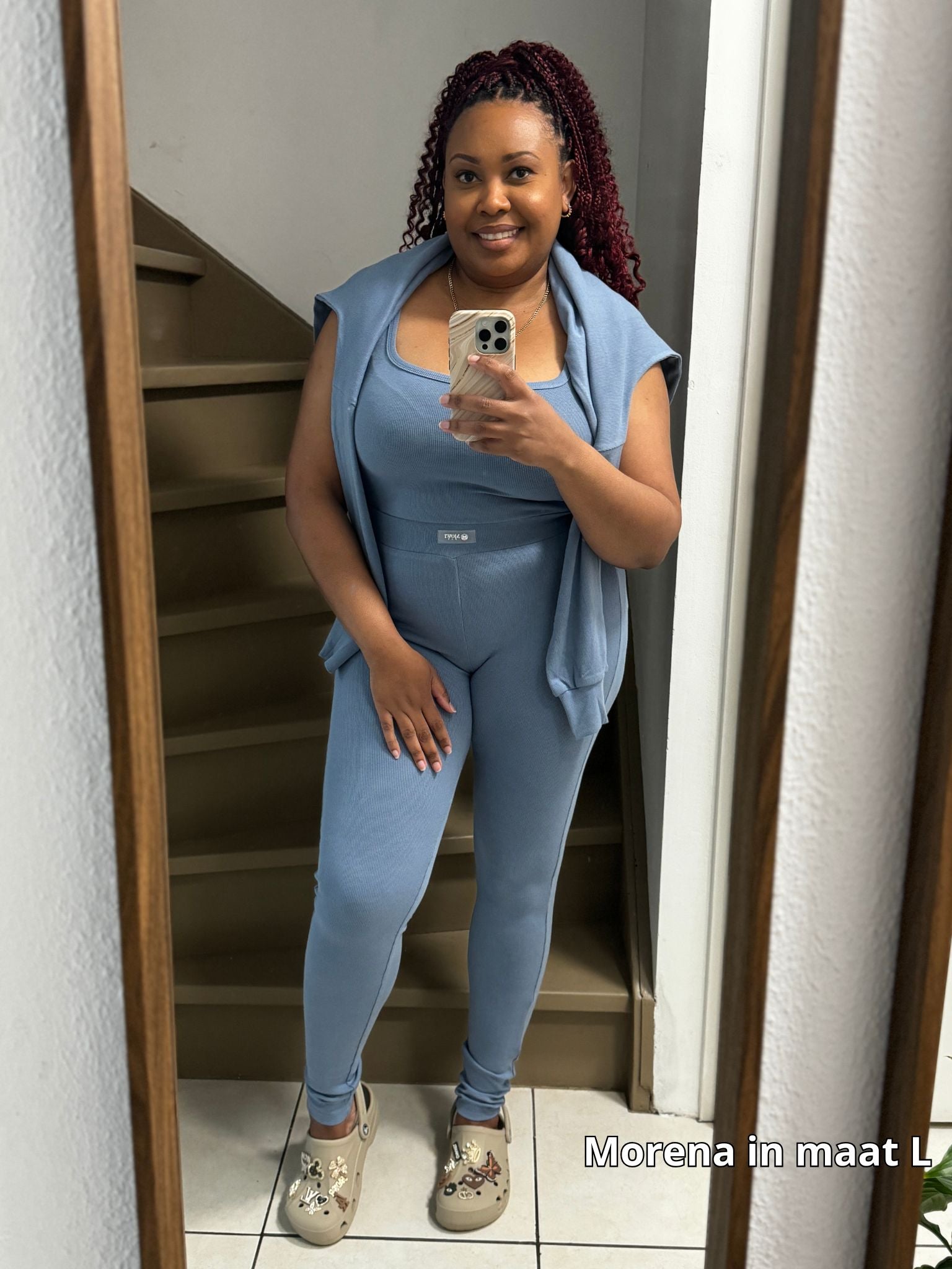 Blauwe off-shoulder loungewear set voor dames comfortabel en stijlvol