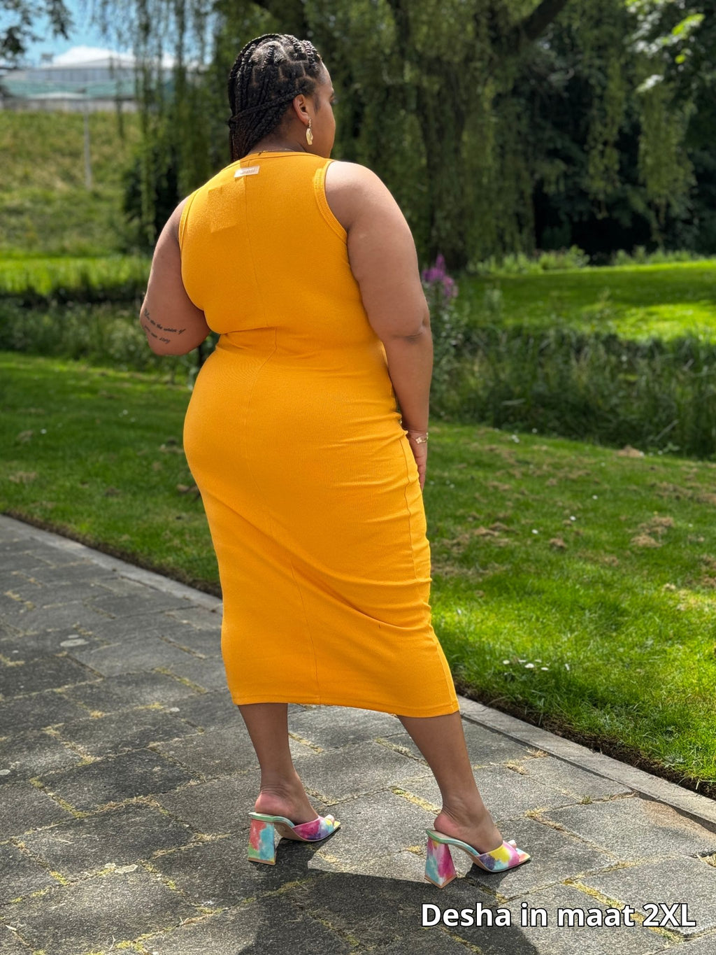 Plussize geribde midi jurk voor dames in geel met hoge hals