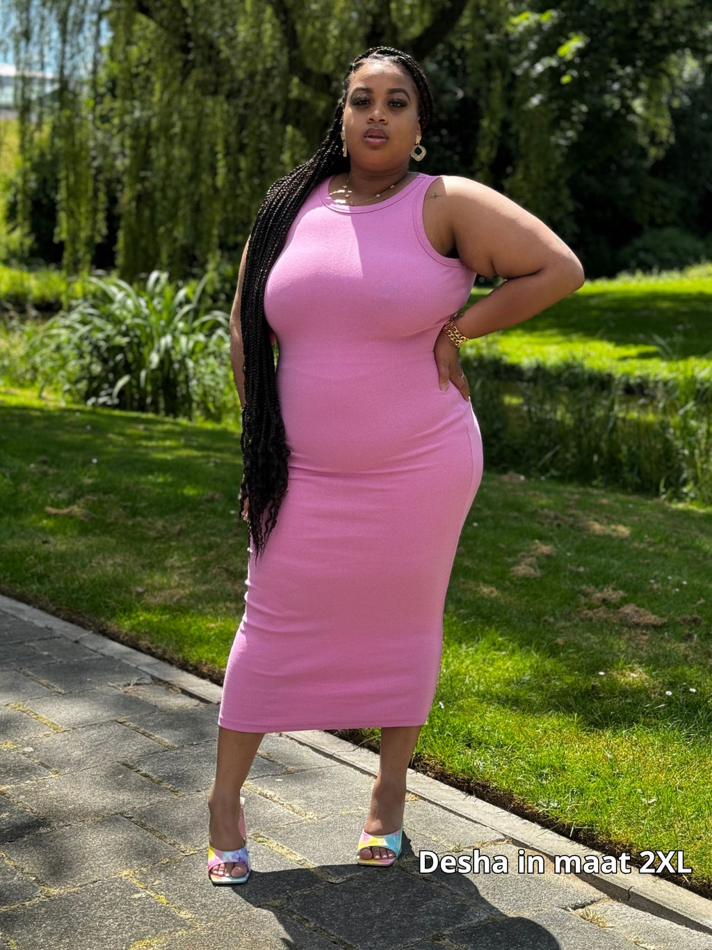 Plussize geribde midi jurk voor dames in roze met stretch