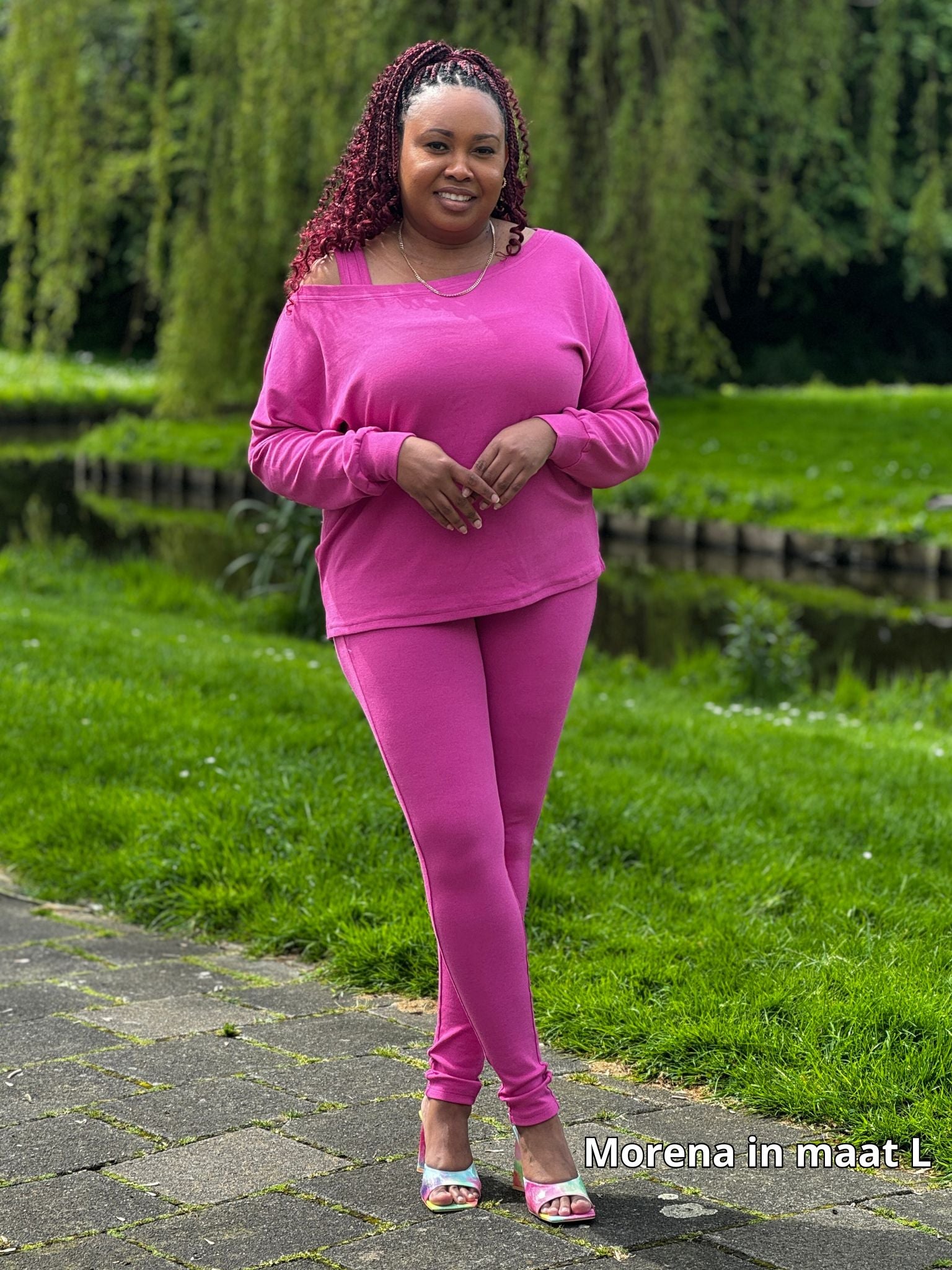 Roze off-shoulder loungewear set voor dames zacht en comfortabel