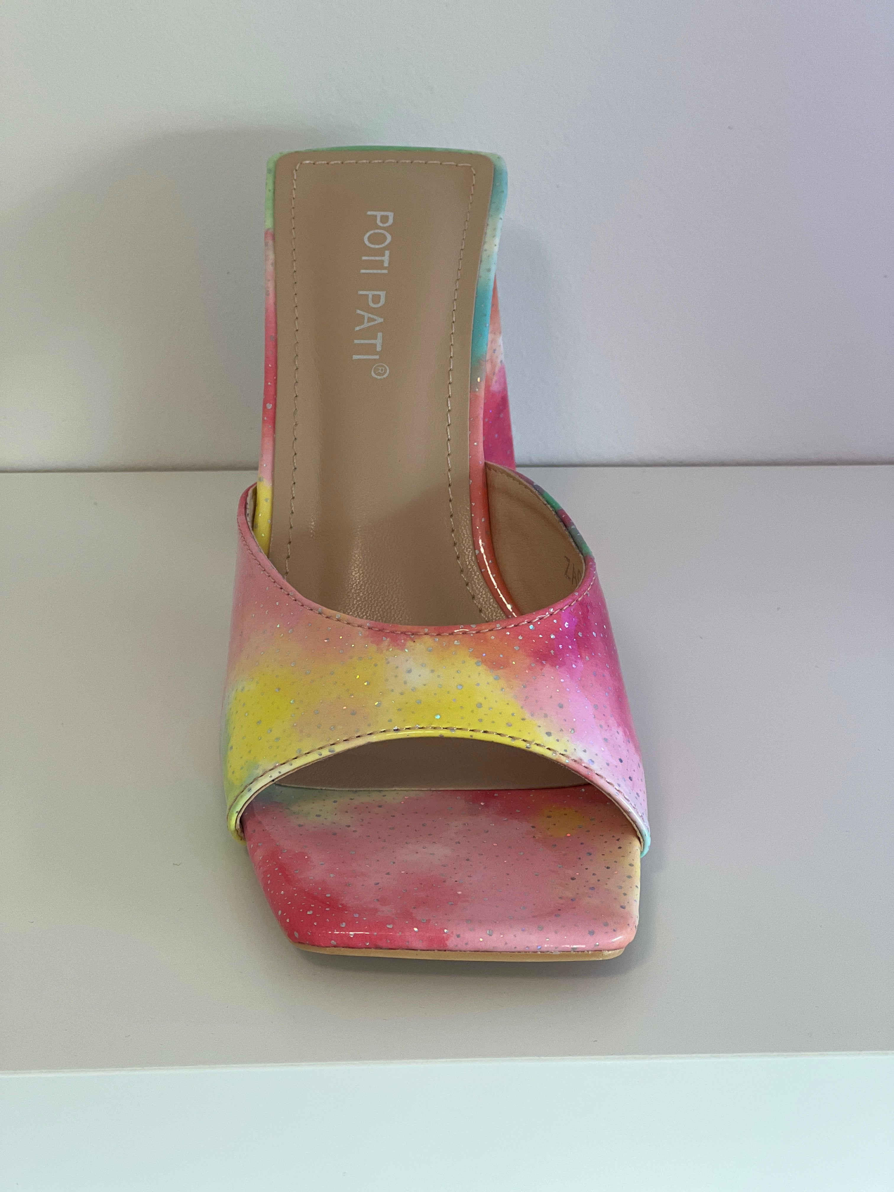 Tie dye multicolor muiltjes voor dames stijlvol gedragen