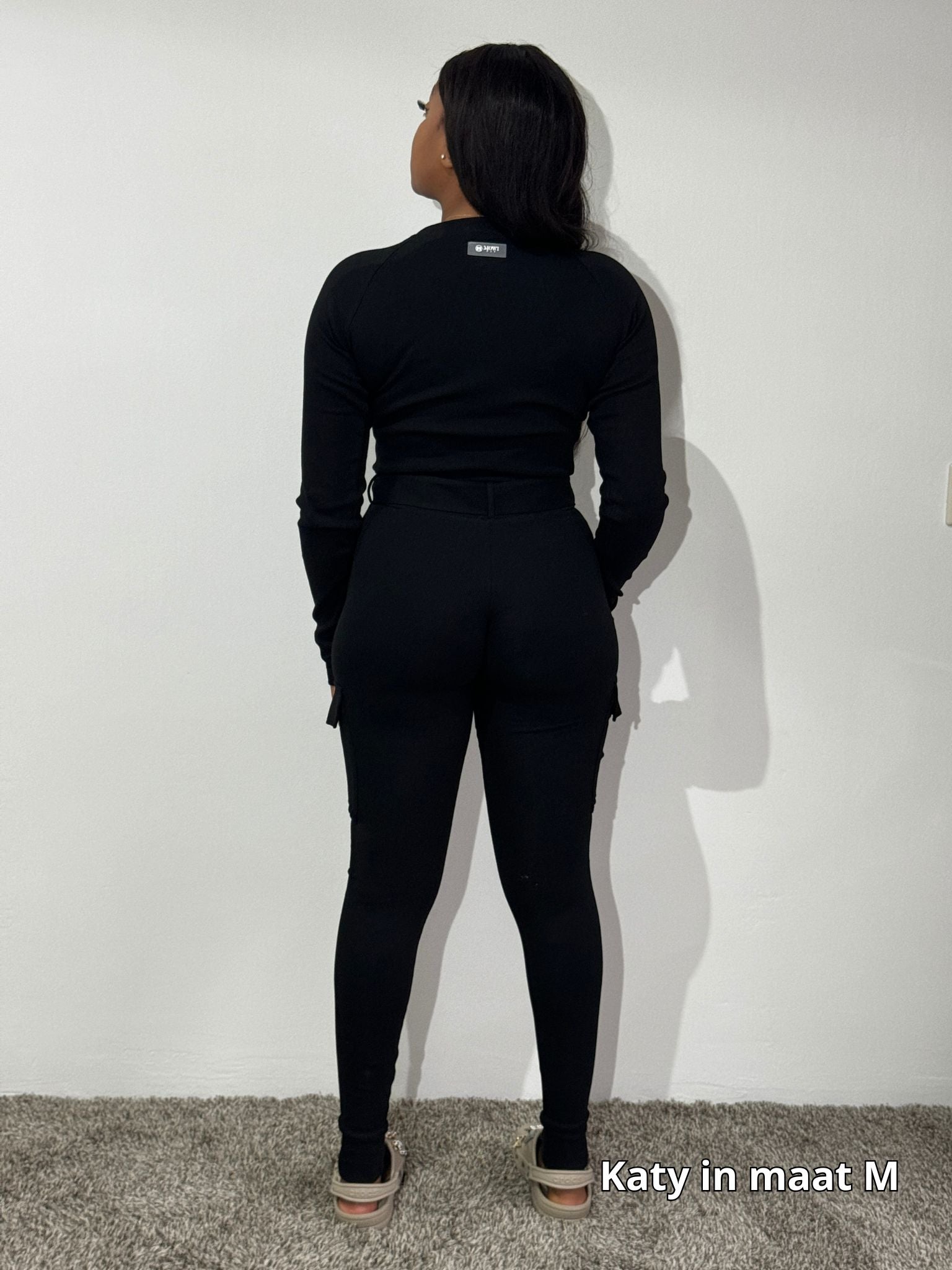 Zwarte cargo leggings voor dames met zijzakken en stretch stof